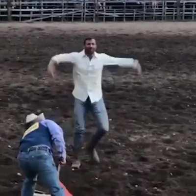 Luke Rockhold *Chokes Out Bull*