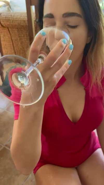 I love Pee and Roleplaying lots of fantasies, this one is “mom and stepson” And I just made a new friend at work tonight that does professional ‘impro’ acting and he’s going to give me free lessons to help overcome my shyness, i feel so lucky 😍