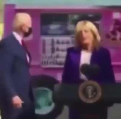 Ignore your duties as president, chase the ice cream truck instead 💪💪💪💰💰💰