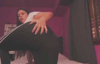 do you like my big, wet, juicy farts daddy? :)) 🍑