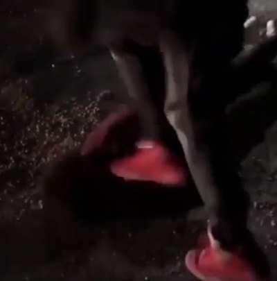 Quite the beatdown 😮 Apparently the guy getting beat was harassing the angry dude's daughter!!!!