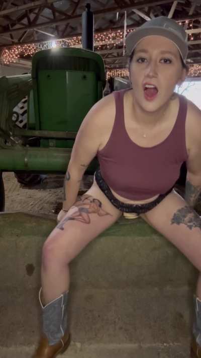 5’3” and can handle a tractor just fine