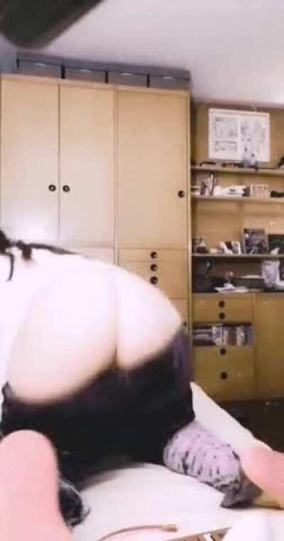 Upvote for a Free Sex Tape in your Dms 🥰