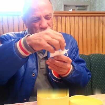 O olhar quando ele descobre que vai ser avô