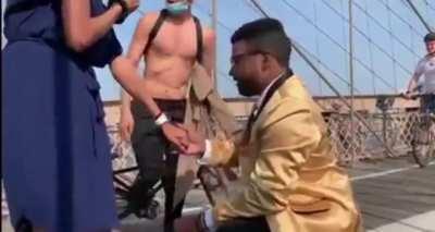 Proposing in the middle of the Brooklyn bridge 