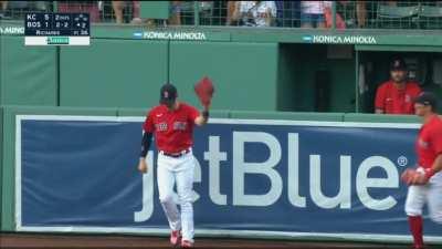 [Highlight] Kiké Hernandez saves Garret Richards from giving up his 4th home run in two innings