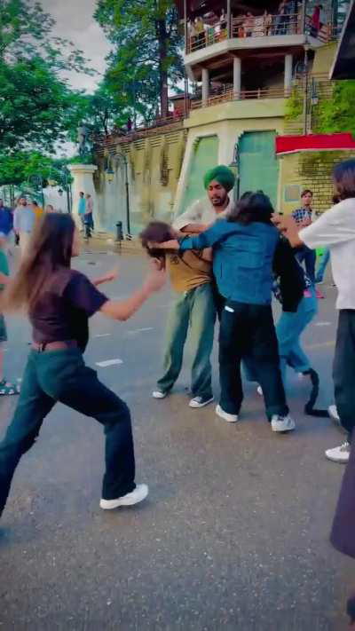 Aag lage basti mein, hum apne masti mein.