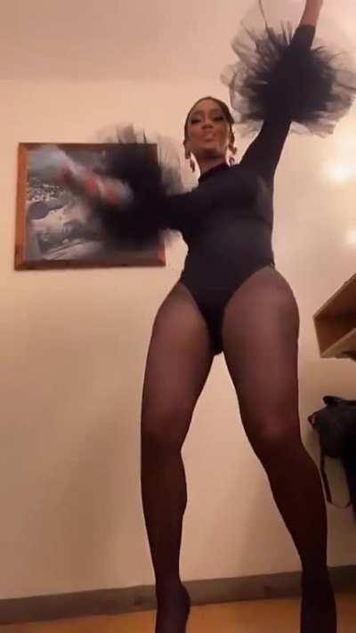 Saweetie Twerking Backstage