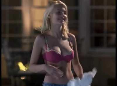 Elisha Cuthbert 