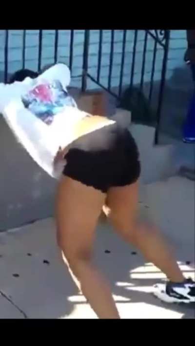 No clue who this is but 🍑🍑 bad redbone