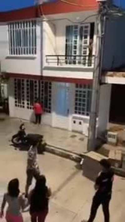 Corre a madres la enanita