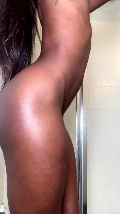 I really want my perfect pussy ate from the back