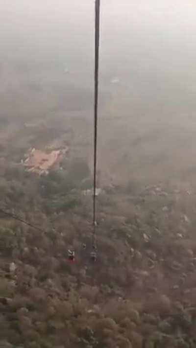 The terrifying moment of the cable car accident in the Deoghar district of Jharkhand. Video taken from a trolley during the accident.