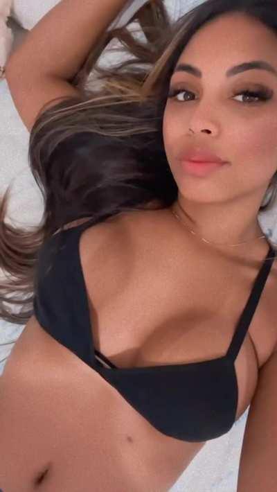 I want to fuck one lucky Redditor. Who wants to be the one? 😇