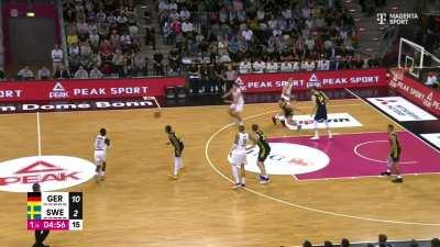 [Highlight] Daniel Theis gets the block on defense and catches a lob from Franz Wagner on the next possession