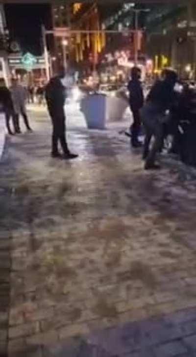 Man goes 1 v 3 after asking 3 guys to stop harrassing the women he was with‼️