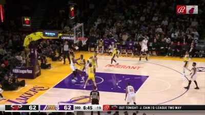 [Highlight] Nice dish from Jimmy Butler to Bam Adebayo!