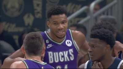 [Highlight] Giannis gets the and-1 and gathers his fellow Bucks teammates in a circle to talk to them as Bud watches confused