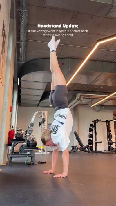 Valli - Handstand Update