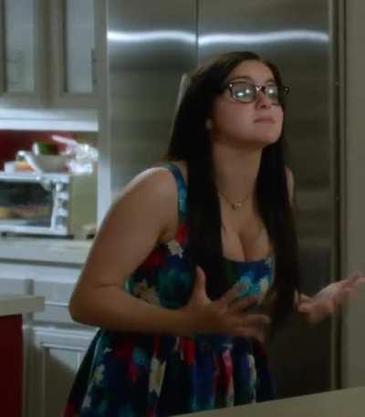 Ariel Winter Titty Jiggle