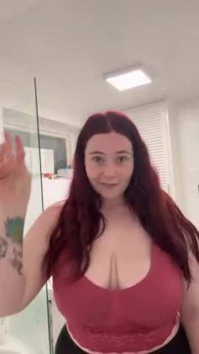 My huge hangers 🥰 (OC,20)