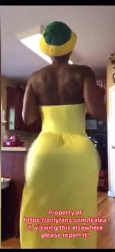 Celebrity actress/content maker Lealea or sweetlea dancing/clapping her juicy ass. I’ve 🥜 to this video of her plenty of times, the sound and view of that juicy chocolate ass clapping in that tight dress as she talks and giggles as she claps it , mmm my w