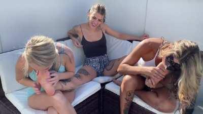 smelly feet to smell and lick