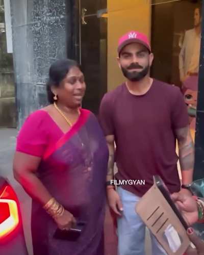 Foreigners being bullied for selfie in India