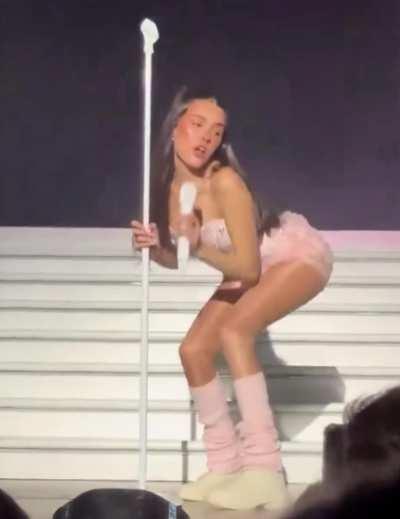 Throbbing hard since I saw Madison Beer like this