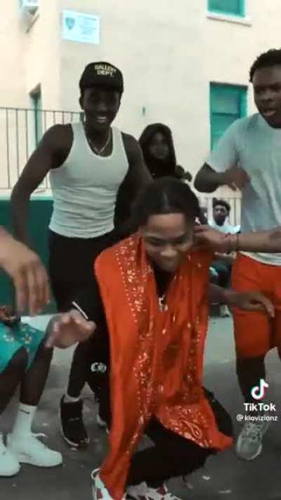 Dougie moving Crazy 😭😭😭