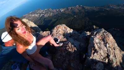 Getting on the top of a rocky mountain, I got my lover to drill my tight pussy right there in the heights! [gif]