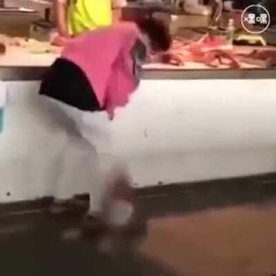 Way to clean up after yourself, lady