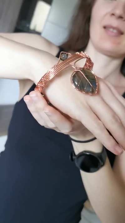 I used about seven meters of copper wire to make this.