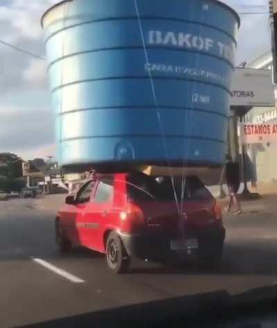 Uno de escada e o karalho quero saber do meu celta com caixa d'água