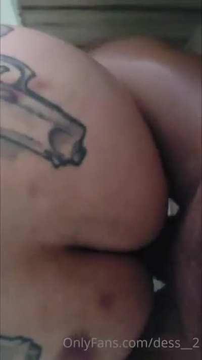 Instagram slut @dessd__2 has threesome with 2 Black men 👀🍑🍆