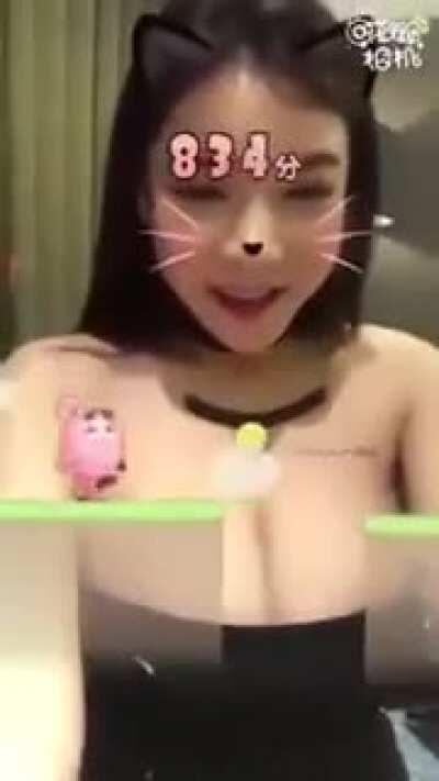 Vejam com o volume no máximo seus tcholinhas