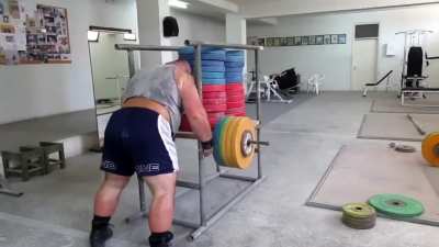 of weight getting pushed. (850kg/1874lbs)