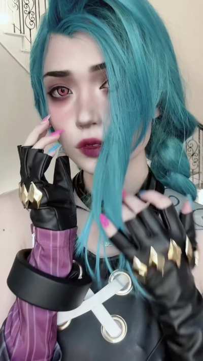 Emiru's Jinx cosplay