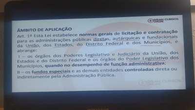 Professor mais capacitado do Gran ensinando algo: