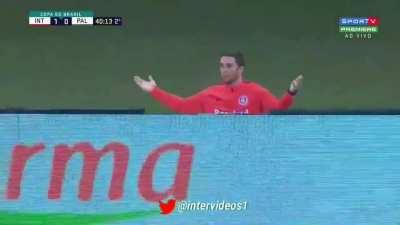 Relembrando o dia que o gandula do Inter cavou um cartão amarelo para o jogador adversário
