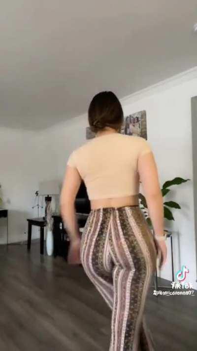 Mexicana got that jiggle