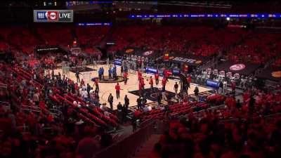 [Highlight] Chuck doesn't like that the Atlanta crowd isn't in their seats 10 minutes before the game starts