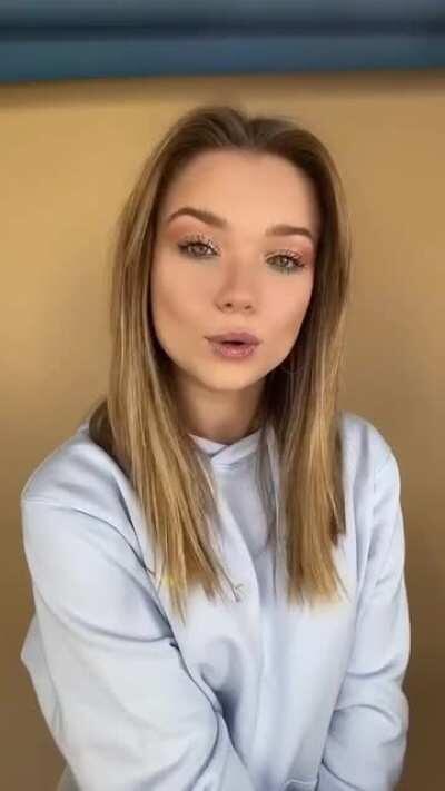 Einfach mal ein GIF aus einem TikTok vom 25.11.2020 (der Rest vom Video war wieder nur Werbung)