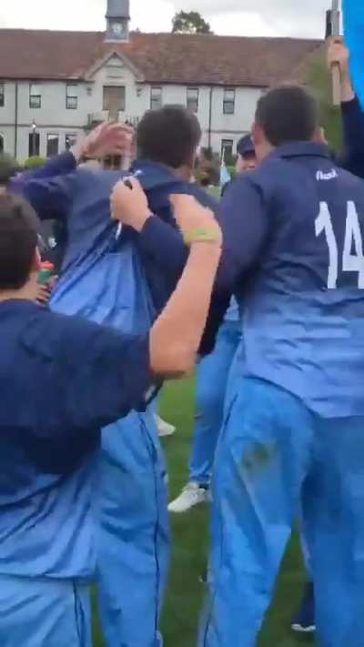 Críquet: Celebraciones mientras Argentina gana el Campeonato Sudamericano Sub-19, venciendo a Brasil por 62 carreras en la final.