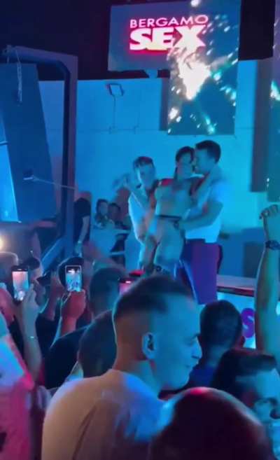 Now That's My Kind Of Party 🤤🤤