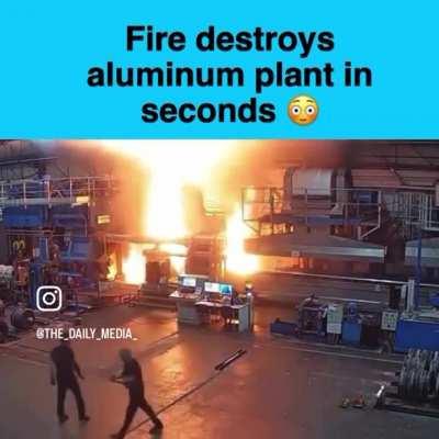 Fire destroys aluminum plant in seconds (6.7.2022)