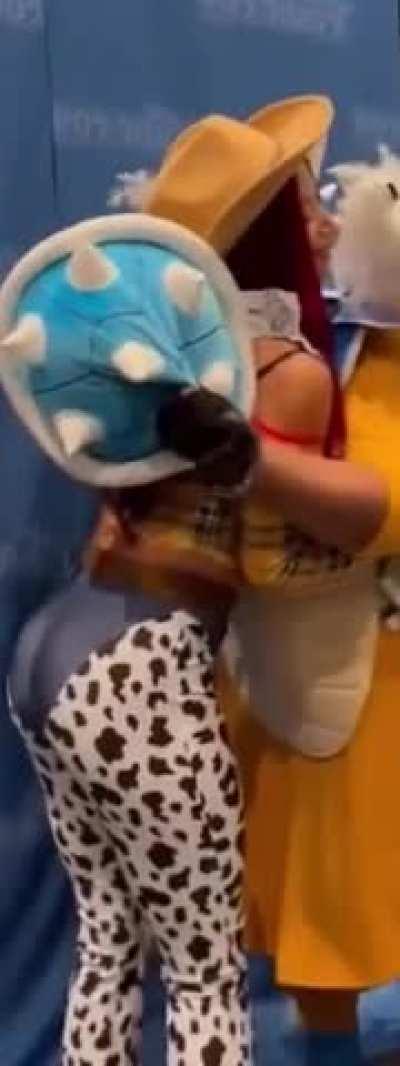 oh my…..goods-ness🍑😏