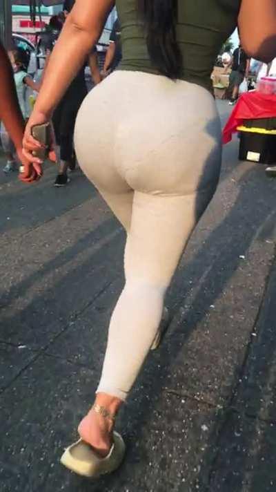 Bubble Butt on the Move