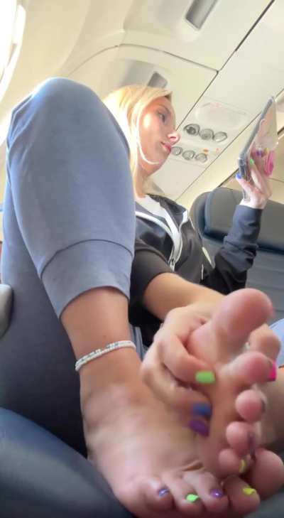 I always take off my shoes on long flights ✈️💖