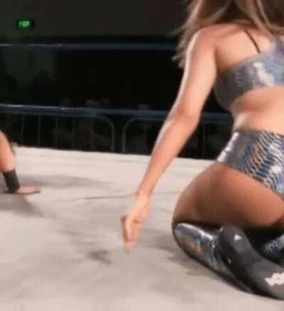 Dakota Kai's bouncy ass cheeks